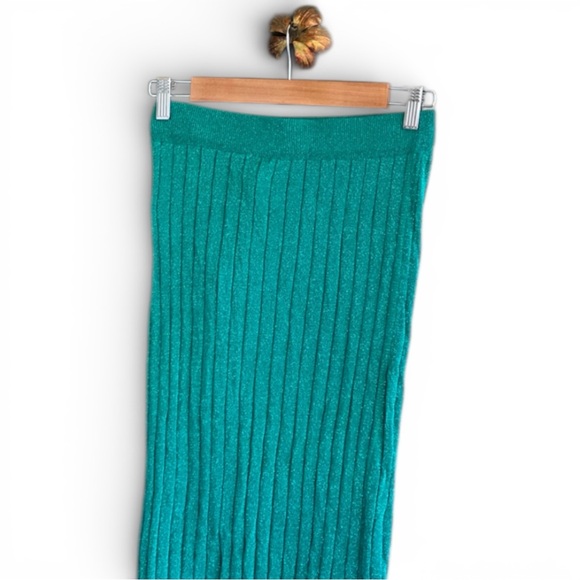 Surf Gypsy Elegant Green Metallic  Ribbed Slit Skirt - Picture 9 of 10